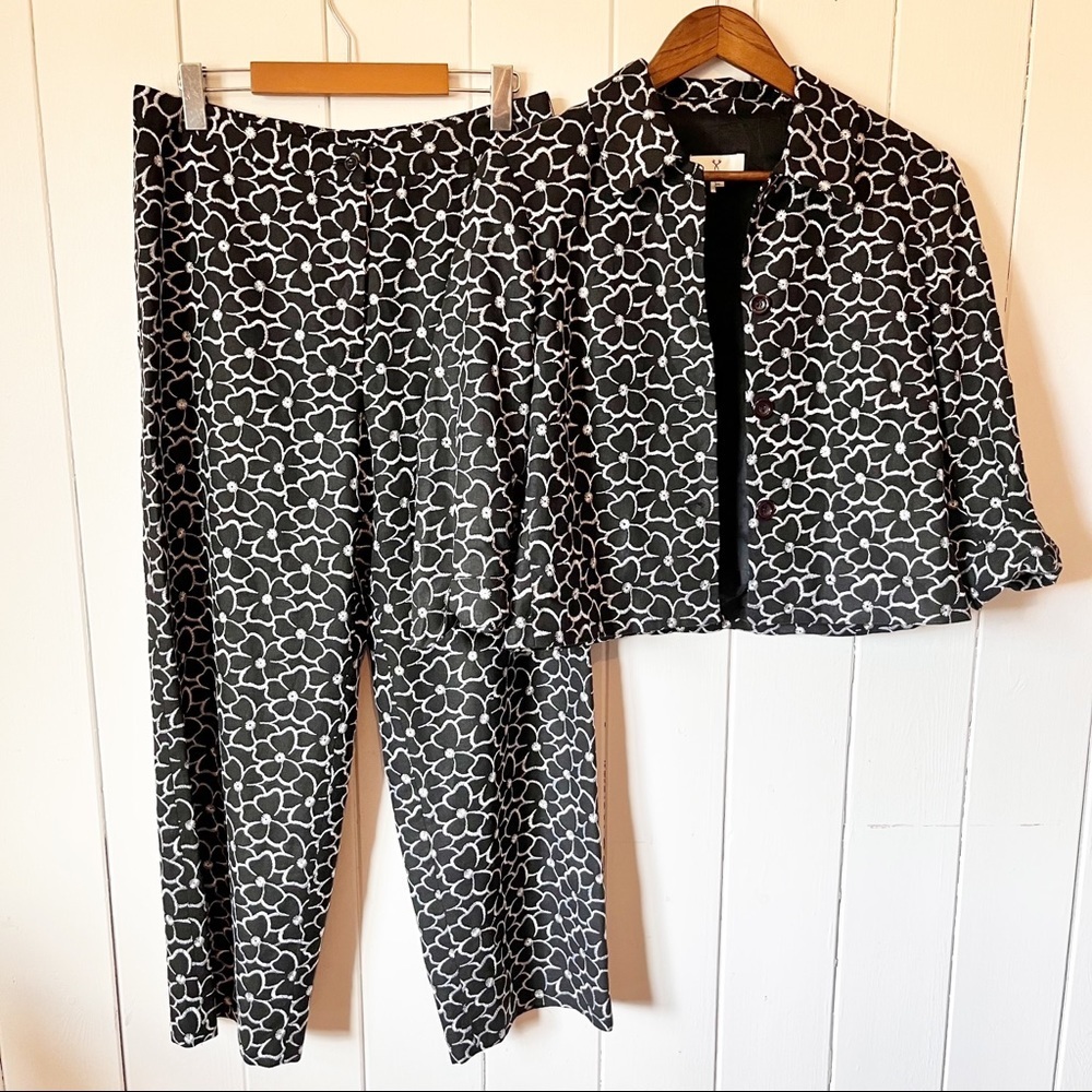 Vintage Current Daisy Suit. Wide Leg Pants Size 12. Cropped Jacket size 10.